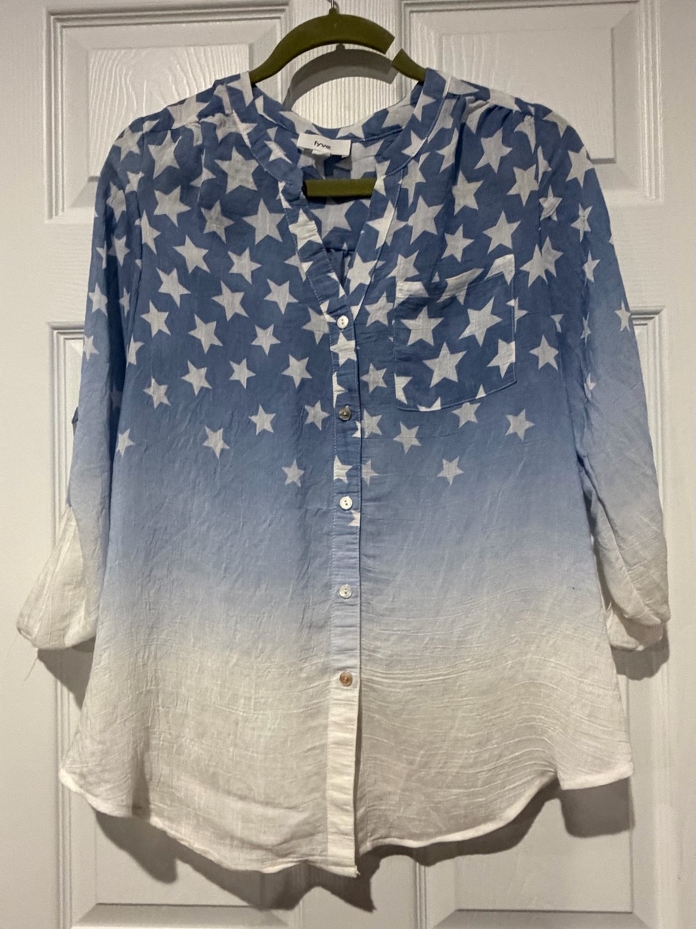Women’s Blue-to-White Star Dip-Dye Button-Up Blouse